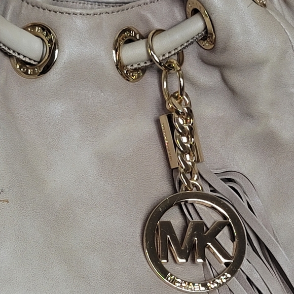 MICHAEL KORS RING TOTE, LEATHER GOLD MK LOGO & TASSEL SHOULDER BAG PURSE - Picture 4 of 12